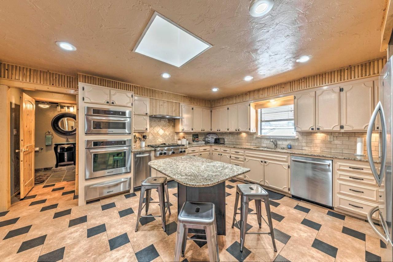 Spacious Ruidoso Home With Hot Tub And Fireplaces Exteriör bild