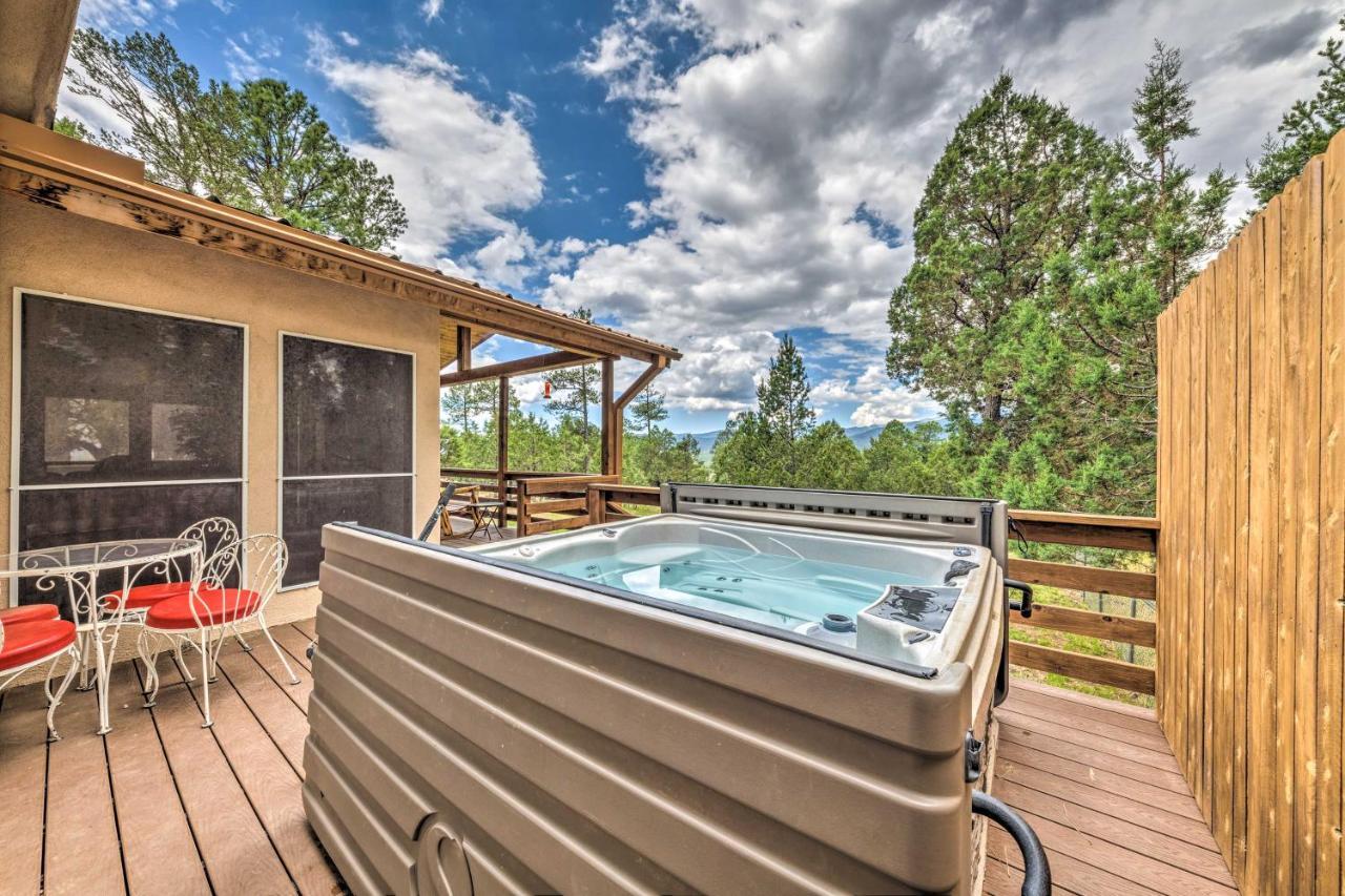 Spacious Ruidoso Home With Hot Tub And Fireplaces Exteriör bild